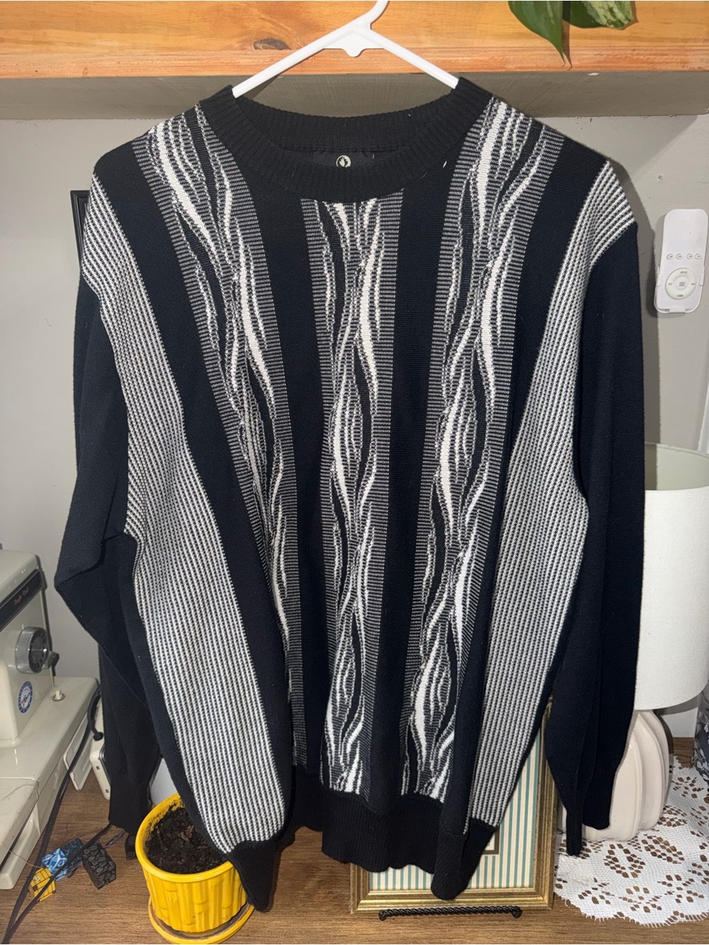 TUSCAN (vintage) Men's Black & White Striped Crewneck Sweater